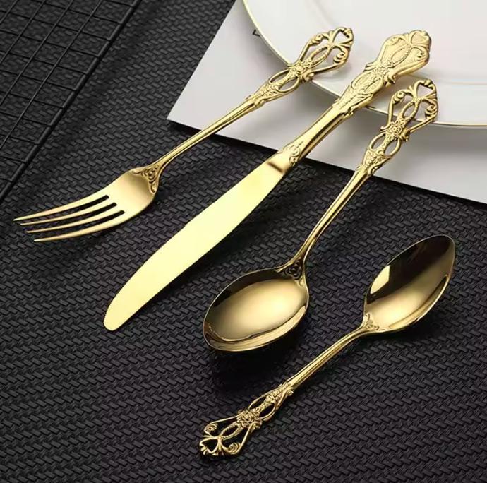 24-teiliges Besteckset aus Edelstahl – Goldfarbenes Tafelbesteck für 6 Personen mit Gravur