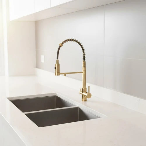 Elegante 3-Wege-Küchenarmatur mit Ausziehbrause für Heißes, Kaltes und Gereinigtes Wasser 1