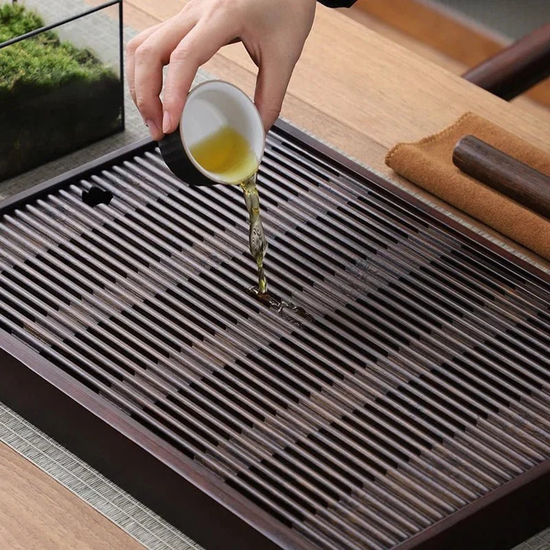 Elegantes Bambus-Teetablett mit Wasserablaufsystem | Traditioneller japanischer Stil für stilvolles Teetrinken 2