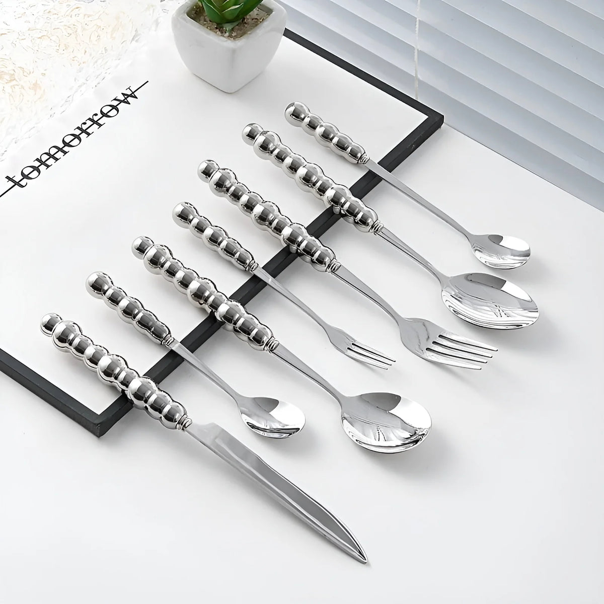 Elegantes Besteckset | Edelstahl mit Perlgriff für stilvolle Anlässe 2