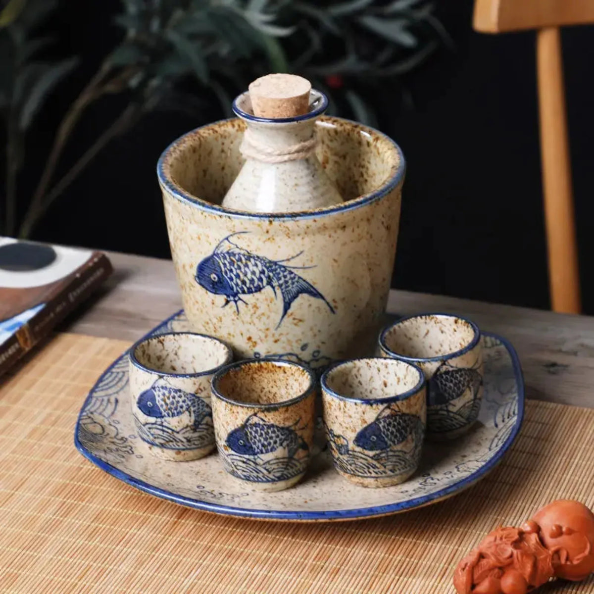 Elegantes Koi Keramik Sake-Set mit Handgefertigtem Design | Traditionelles Japanisches Tischkultur-Erlebnis für Heiße und Kalte Getränke 2
