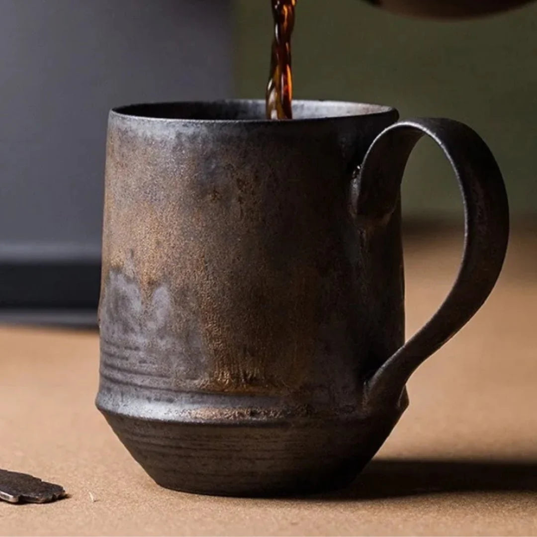 Rustikaler Keramikbecher | Handgefertigtes Trinkgefäß mit Vintage-Details | Ideal für Heißgetränke 4