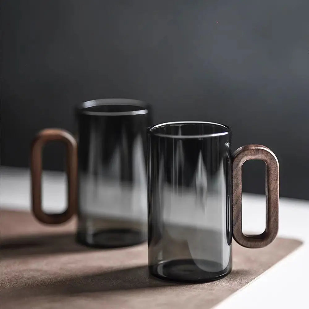 TimberCharm | Rustikaler Glasbecher mit Holzgriff für stilvolle Getränke | Hitzebeständig und Ergonomisch 0